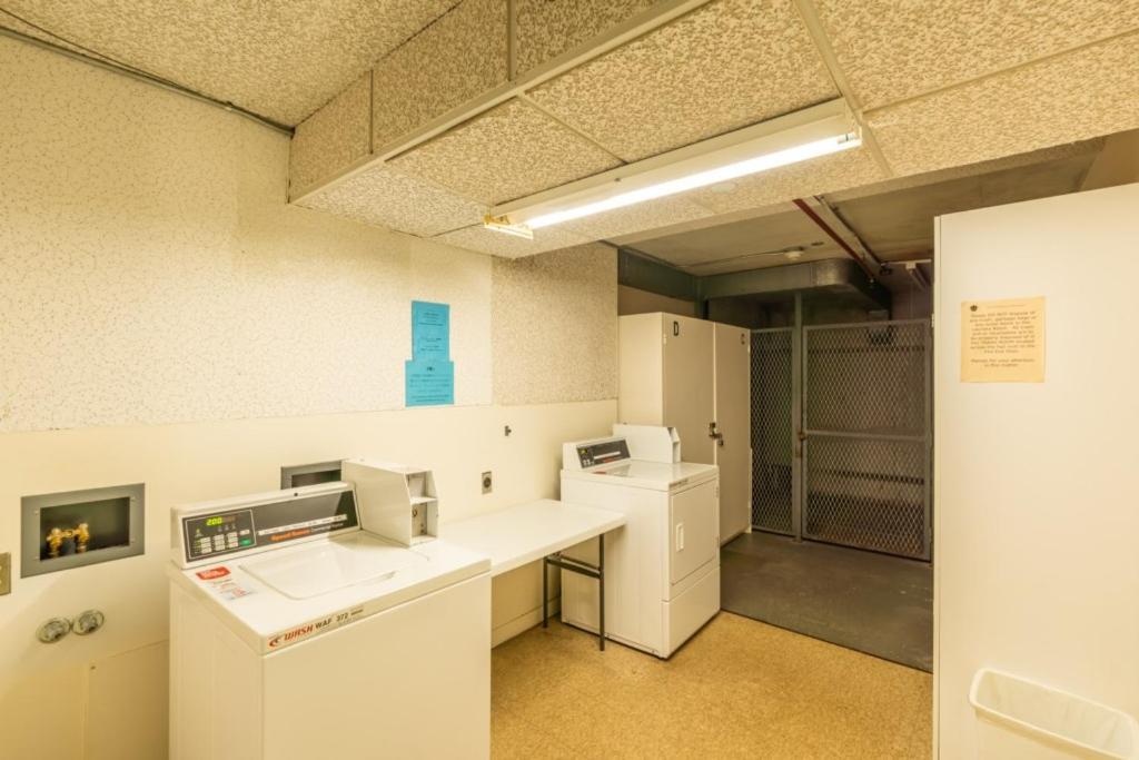 Апартаменты Waikiki Banyan W-Ocean Views With Free Parking! Гонолулу Экстерьер фото