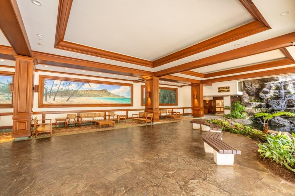 Апартаменты Waikiki Banyan W-Ocean Views With Free Parking! Гонолулу Экстерьер фото