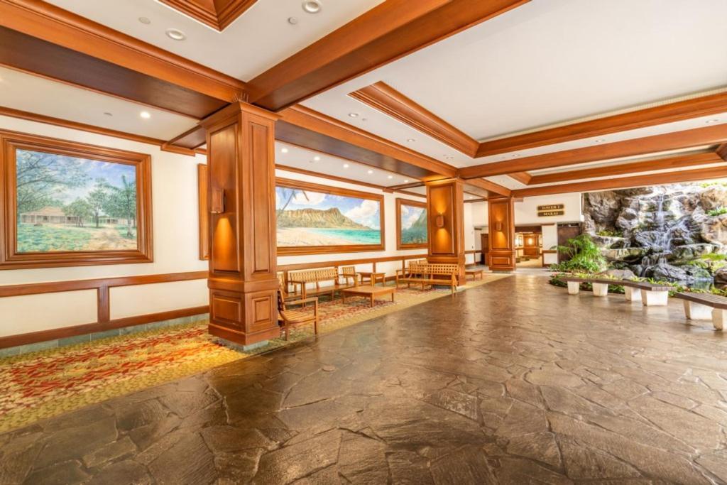 Апартаменты Waikiki Banyan W-Ocean Views With Free Parking! Гонолулу Экстерьер фото