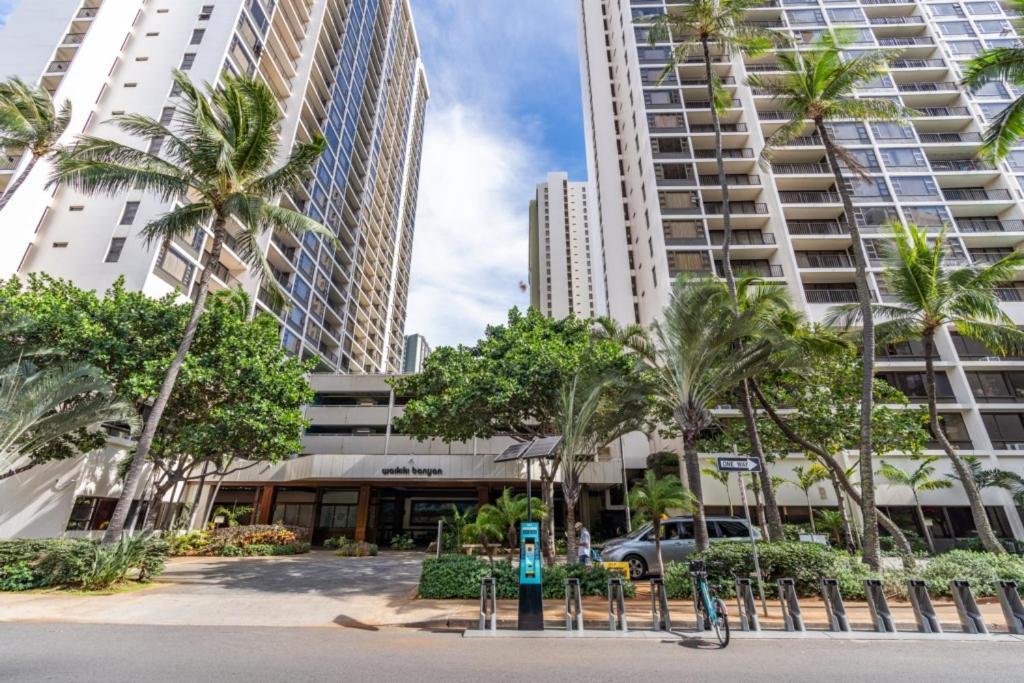 Апартаменты Waikiki Banyan W-Ocean Views With Free Parking! Гонолулу Экстерьер фото