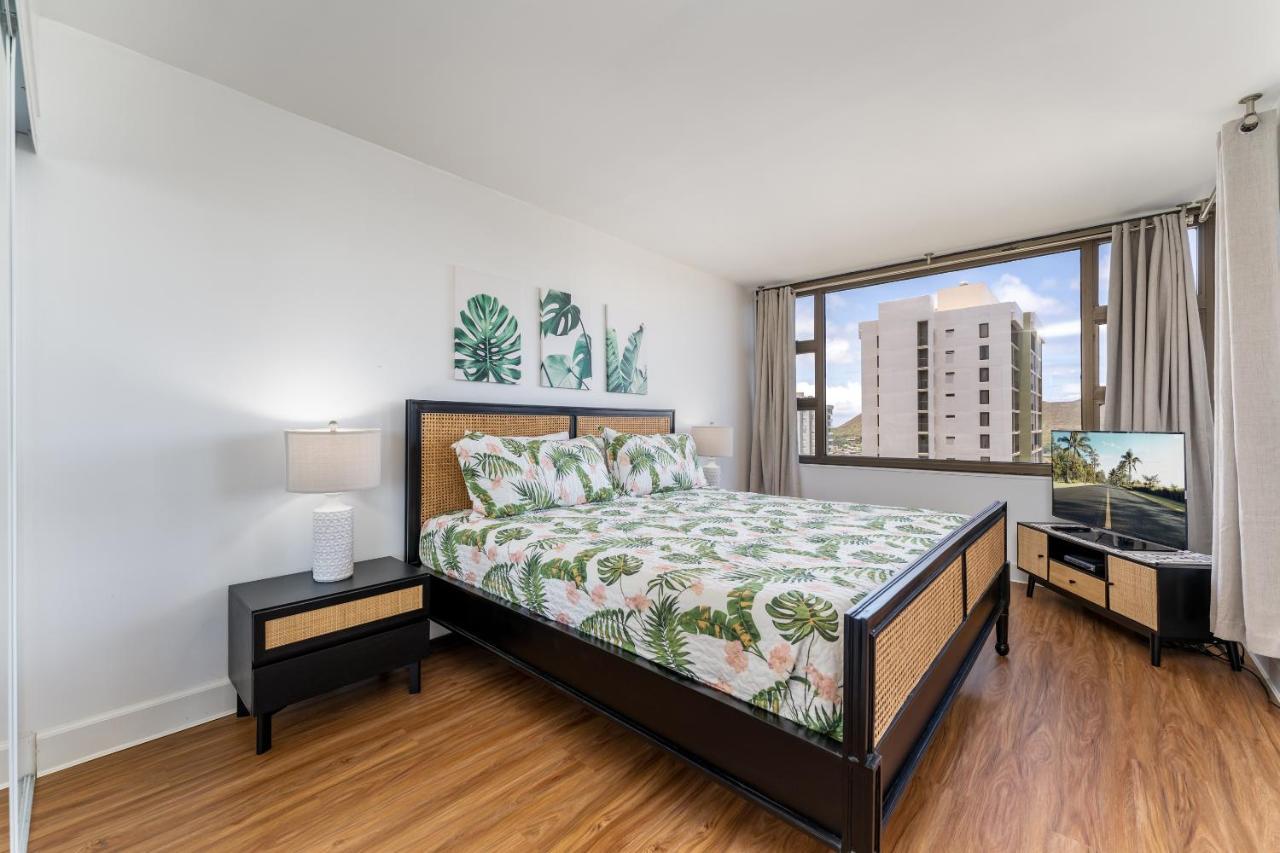 Апартаменты Waikiki Banyan W-Ocean Views With Free Parking! Гонолулу Экстерьер фото