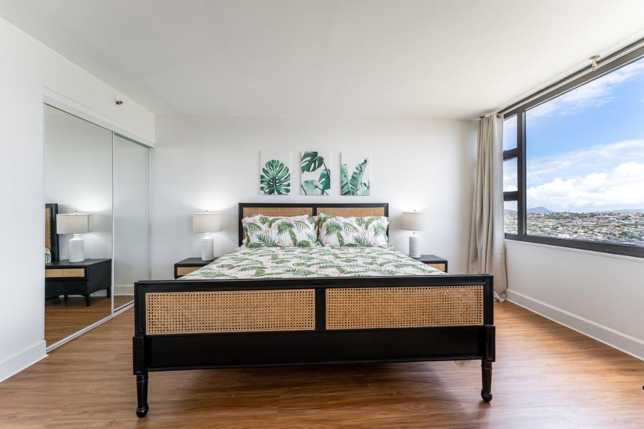 Апартаменты Waikiki Banyan W-Ocean Views With Free Parking! Гонолулу Экстерьер фото