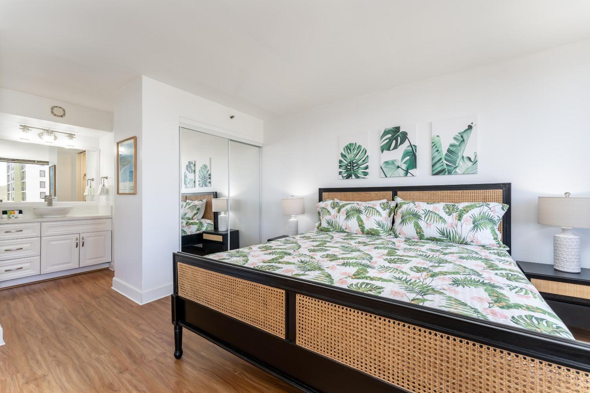 Апартаменты Waikiki Banyan W-Ocean Views With Free Parking! Гонолулу Экстерьер фото